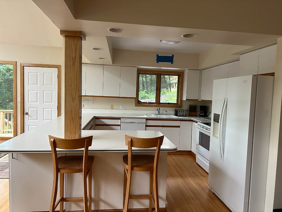 Kitchen will all tableware
