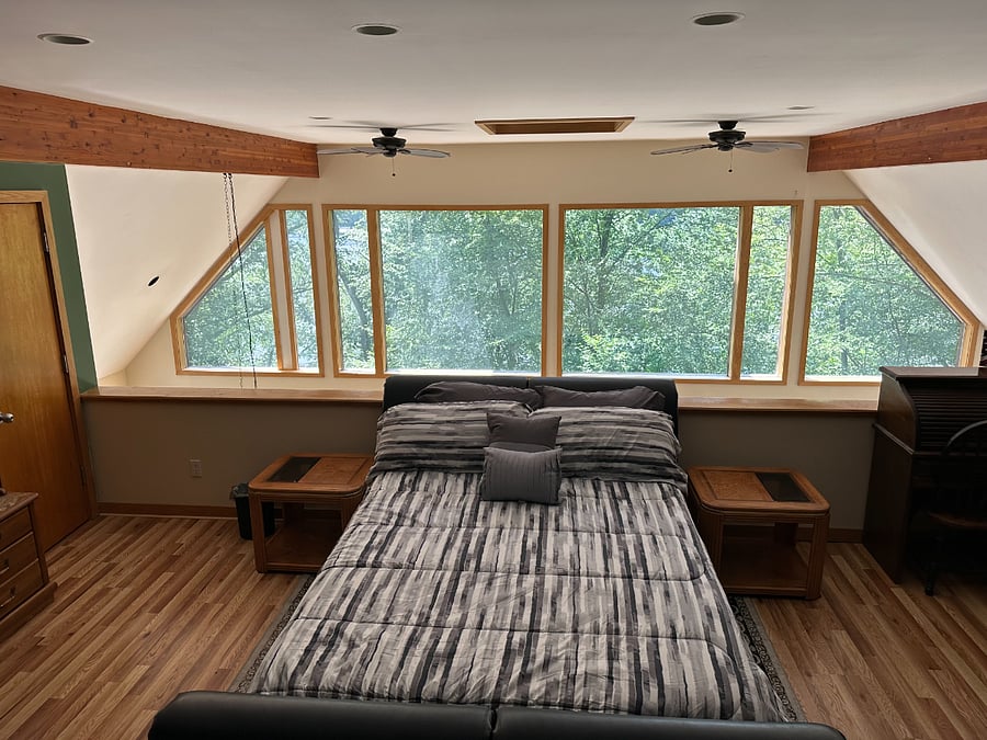 Main Loft Bedroom has 55 inch Samsung Smart TV