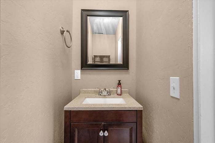 1/2 bathroom