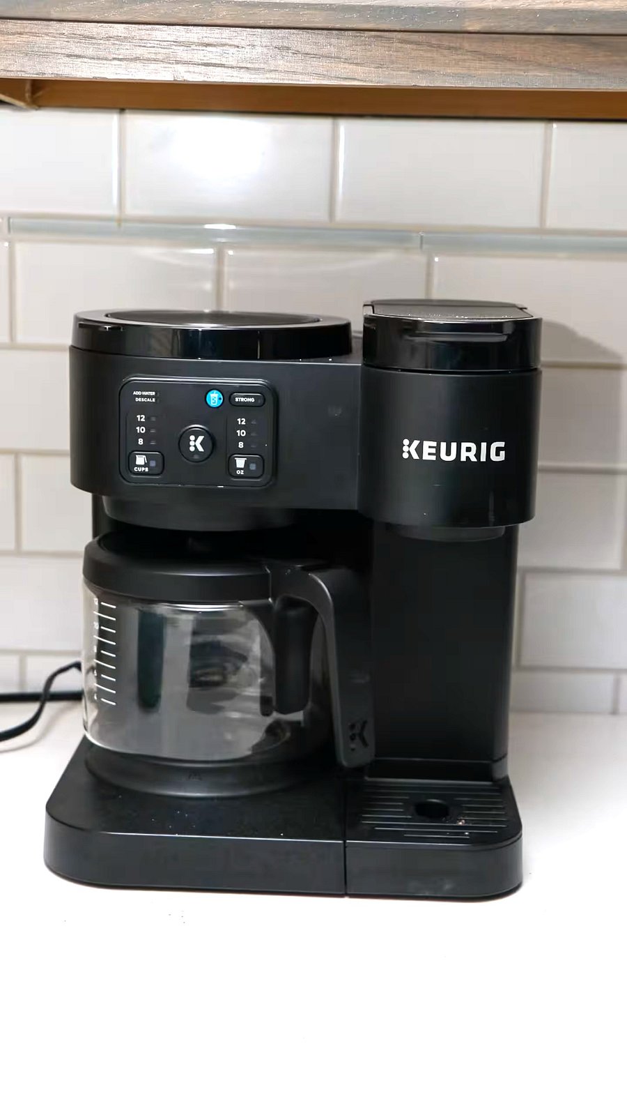 Dual Coffemaker
It takes ground coffe or keurig cups. To your preference.