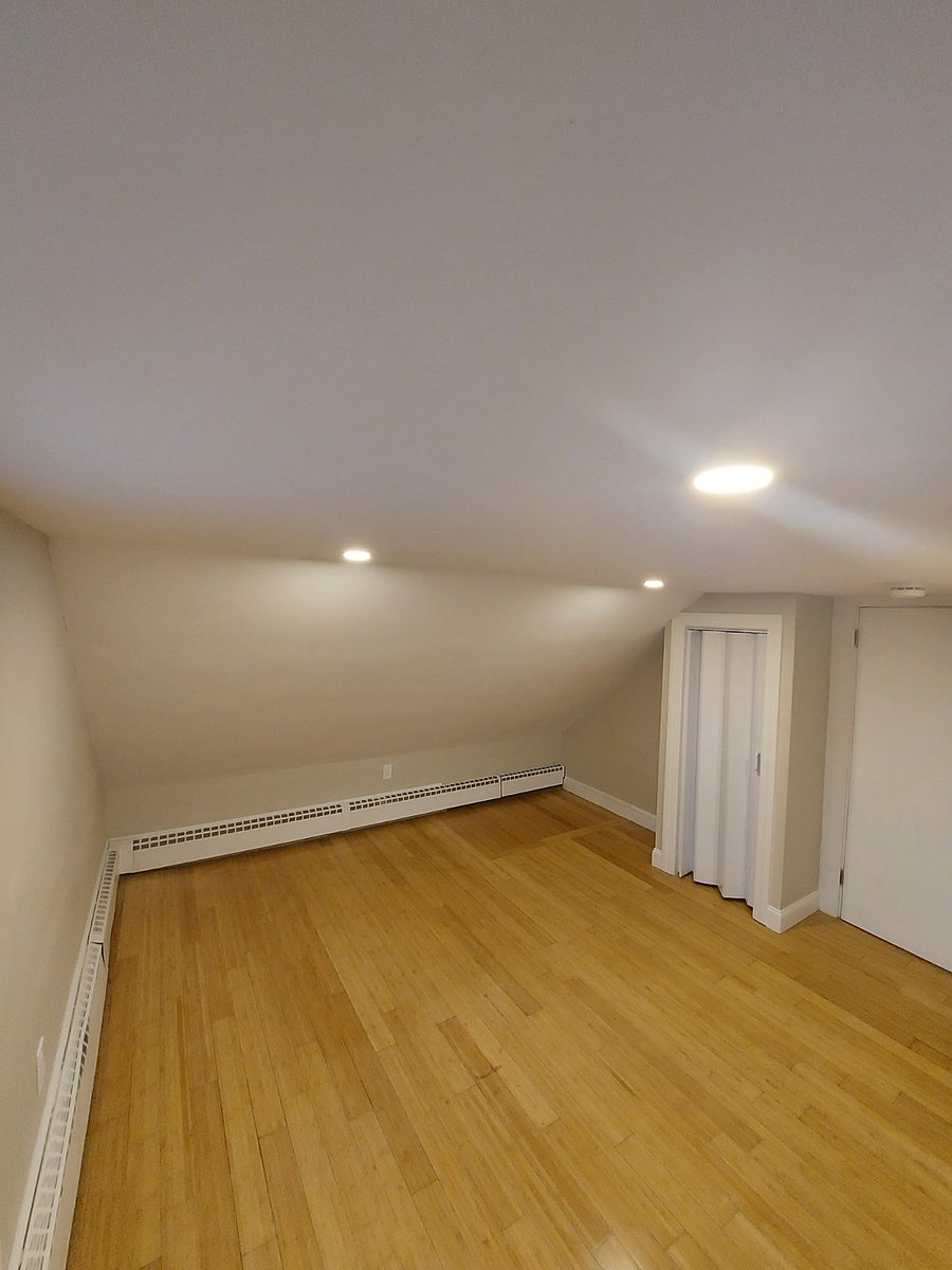 Bedroom 1 (Queen)
