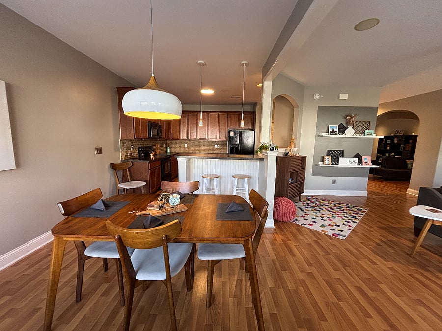 Dining/kitchen