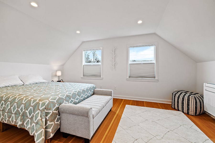 Upstairs bedroom 2.