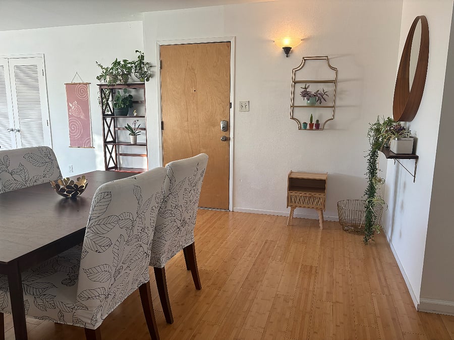 Dining, entry