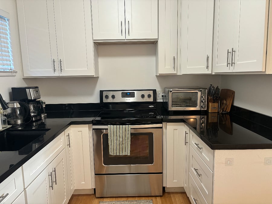 Full kitchen