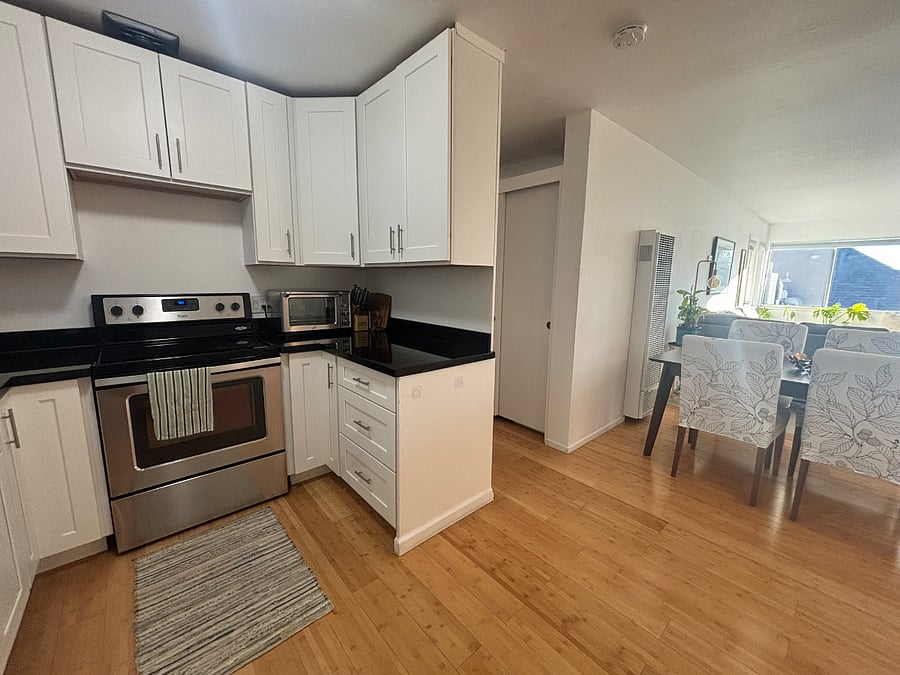 Full kitchen