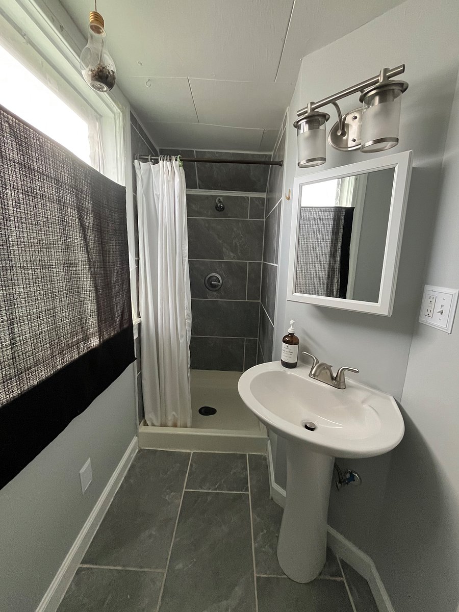 Upstair Bathroom 2