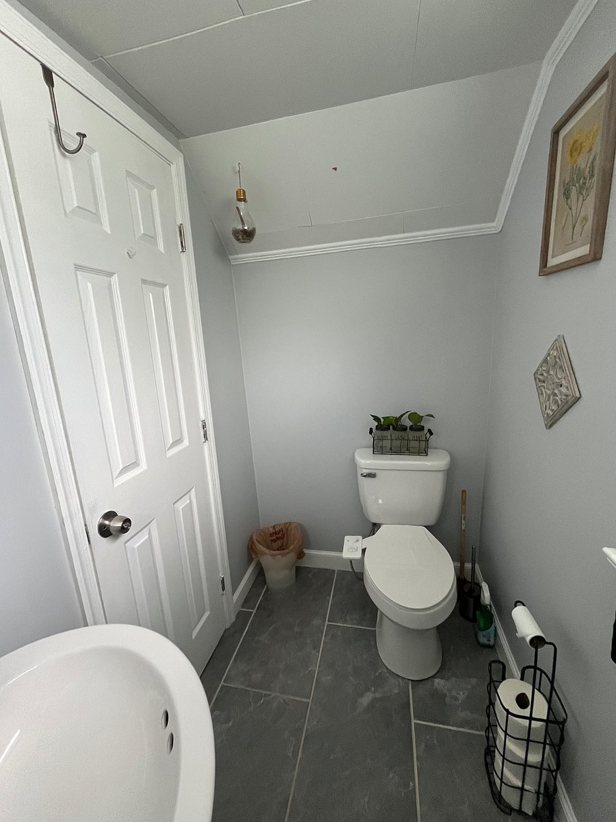 Upstair Bathroom 2