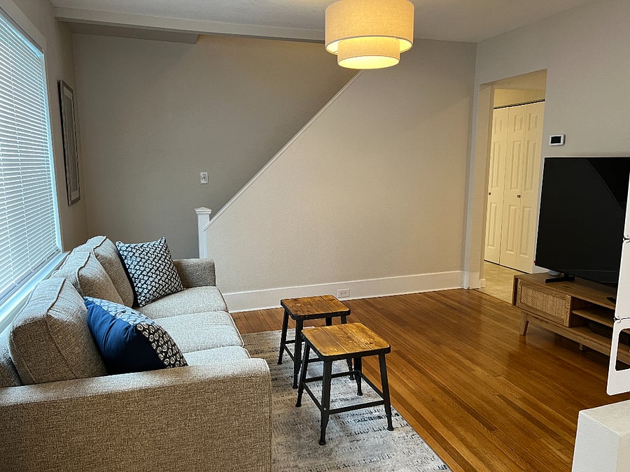 Second sitting area with TV.