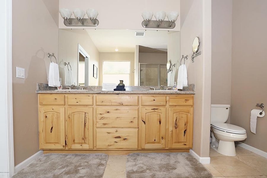 Primary Vanity mirror and dual sinksKit