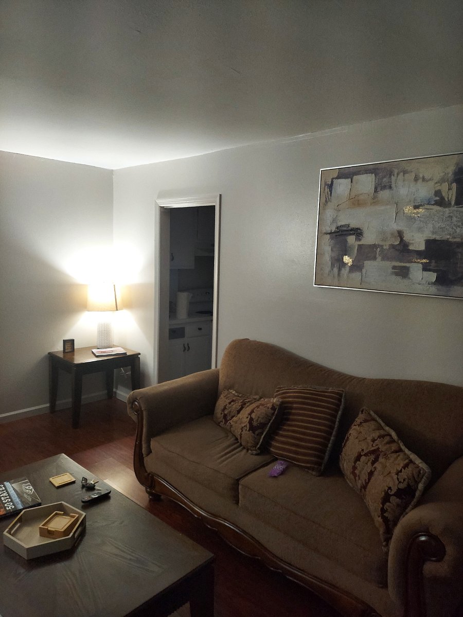 Living room entering the Kitchen
