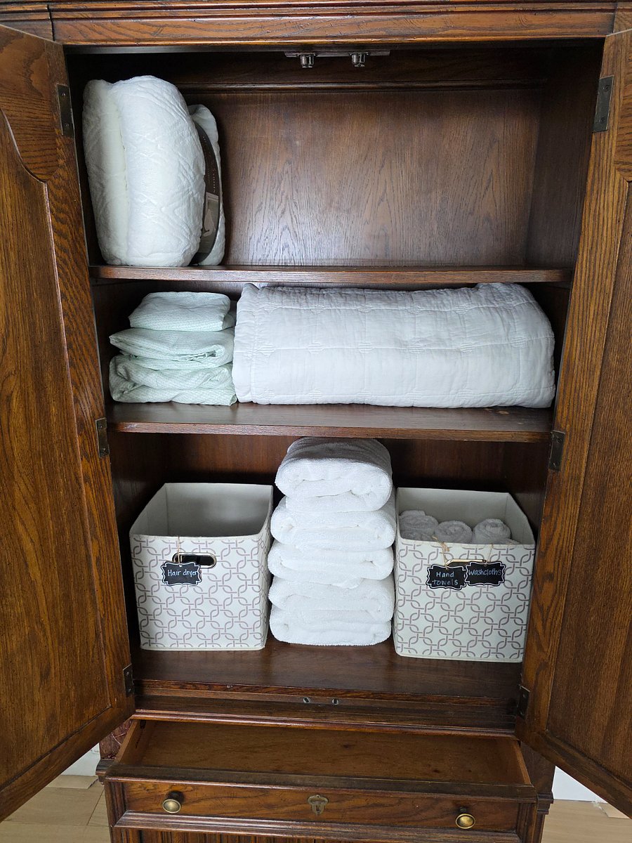 Towels, hand towels, washcloths, extra sheets and blankets. Extra towels and blankets available upon request.