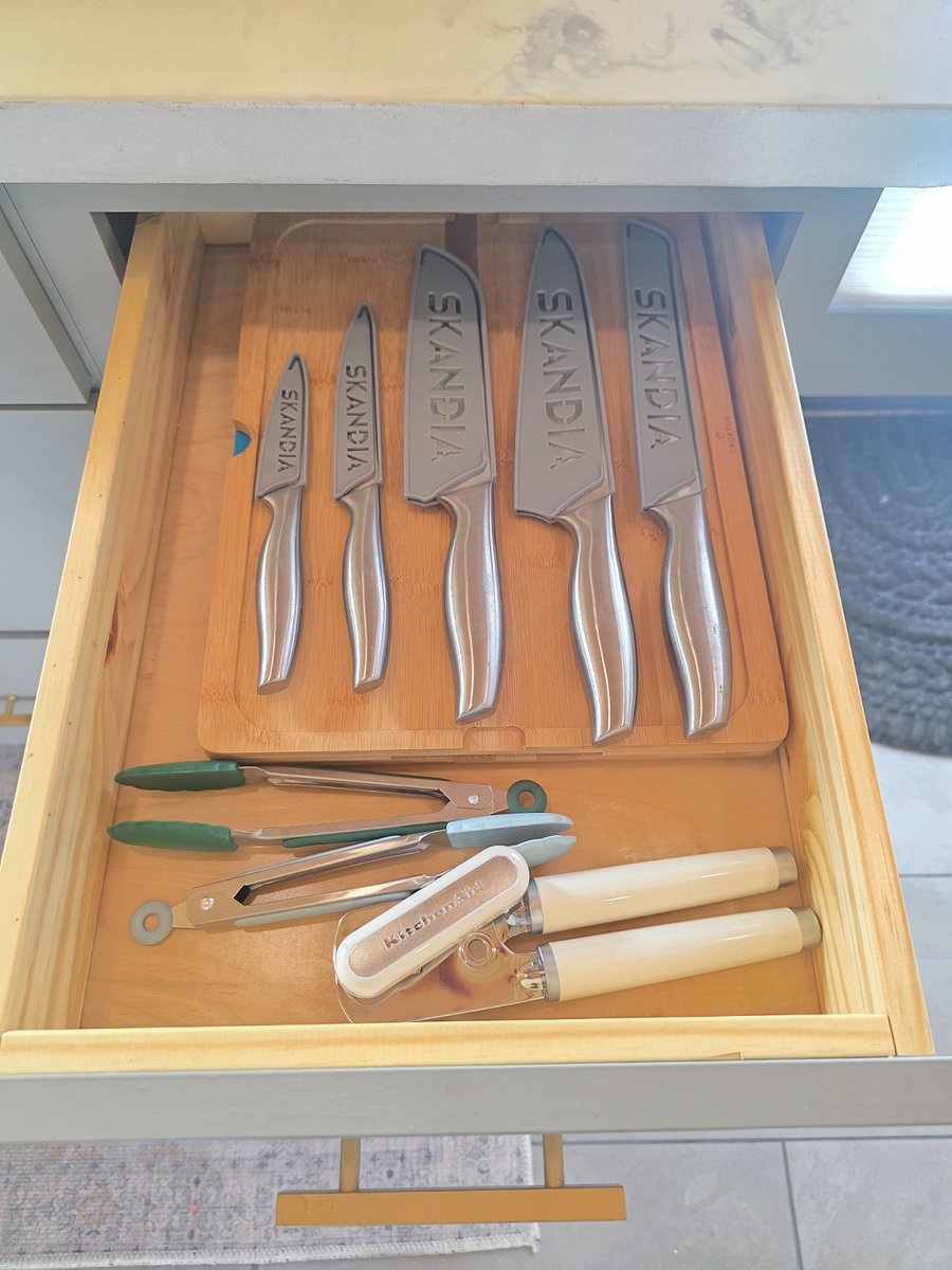 knife set and cutting board with 4 color coded cutting boards stored within