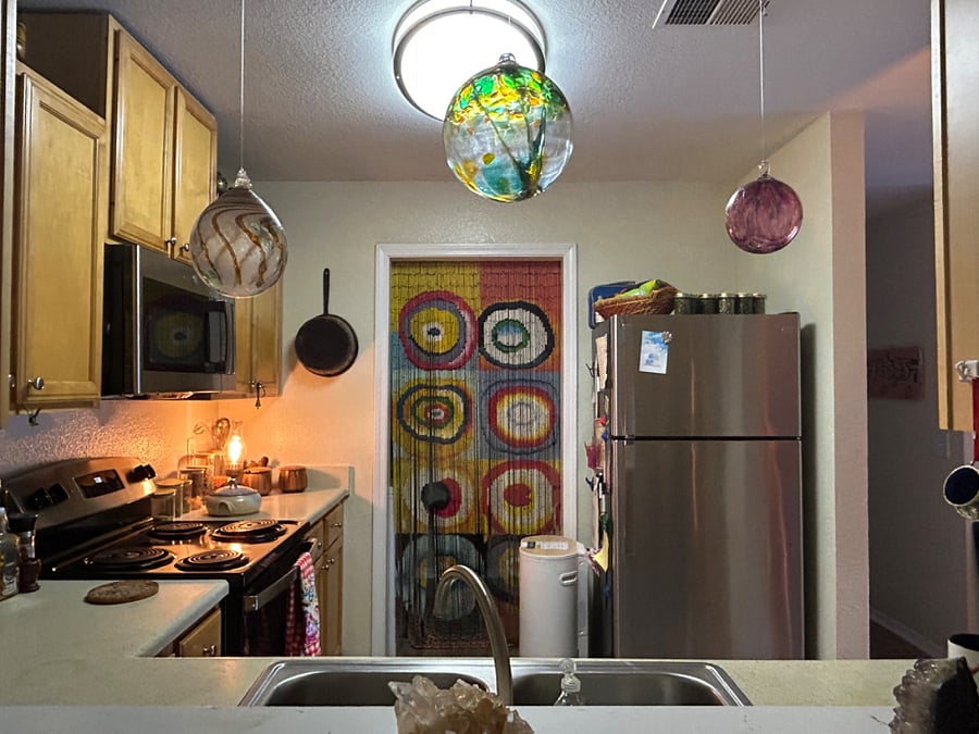 A peek into the Kitchen from the entry passthru
