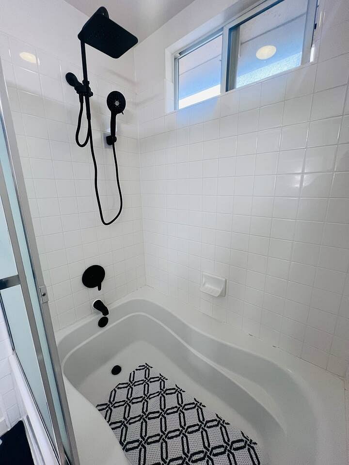 Furnished Finder property 869110_1 photo 33