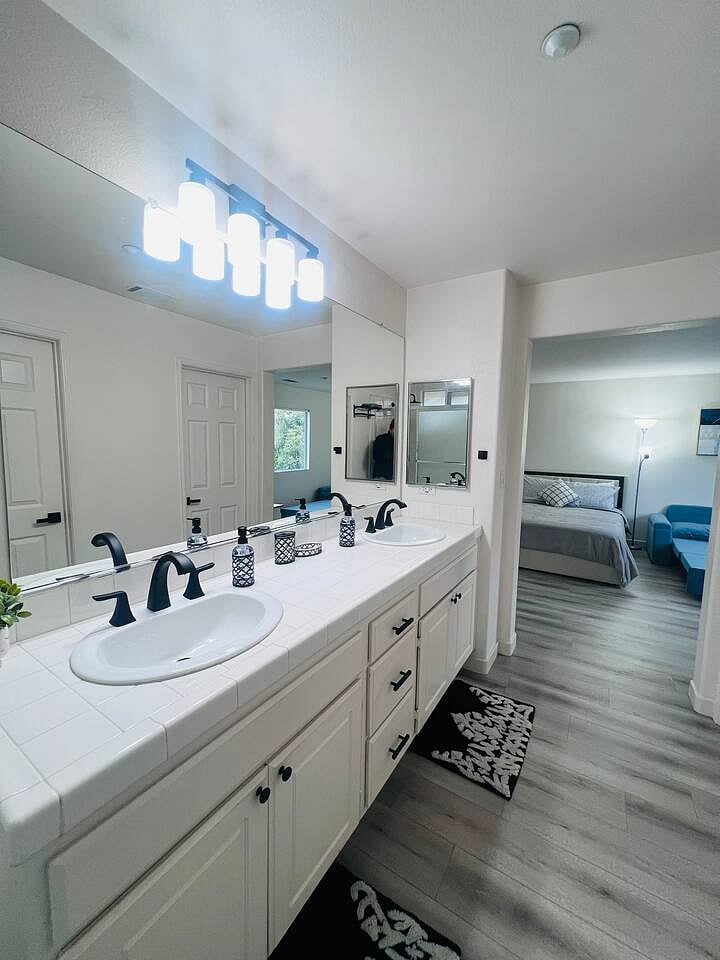 Furnished Finder property 869110_1 photo 31
