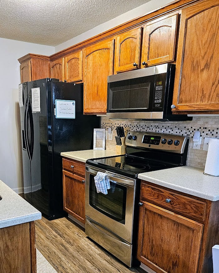 Fully Stocked Kitchen!