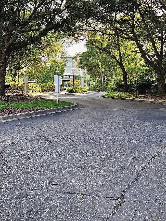 Entrance to Neighborhood: Walking distance to hospital.