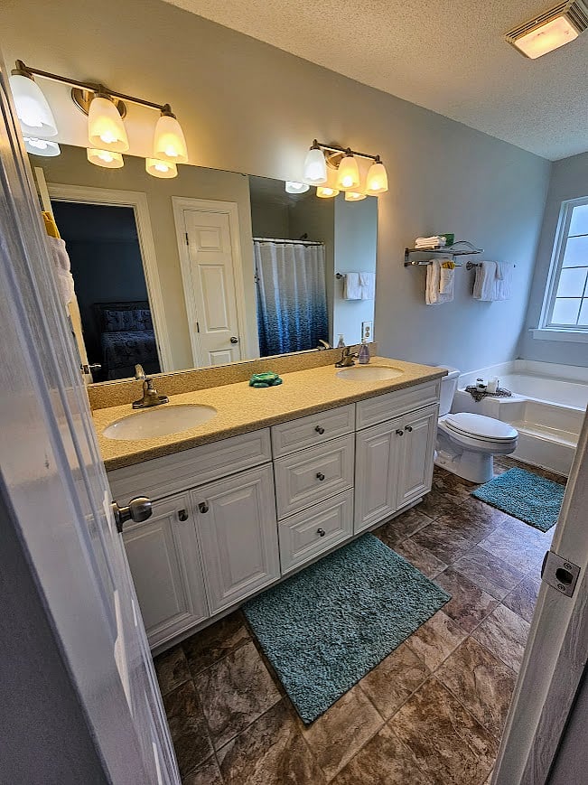 Master Bathroom!