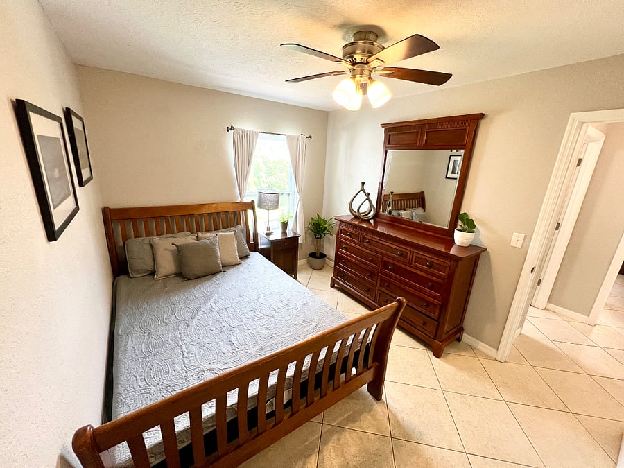 Bedroom 2 - Queen Bed