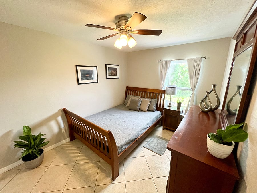 Bedroom 2 - Queen Bed