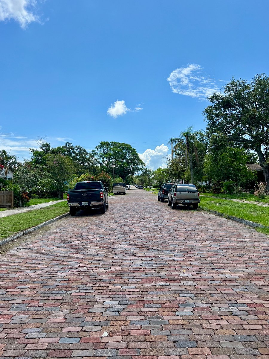 Quiet and Safe Neighborhood. Friendly neighbors. Lots of parking