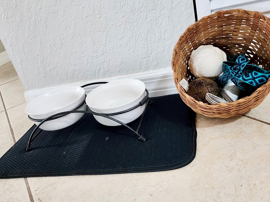 Doggo's bowl and toys!