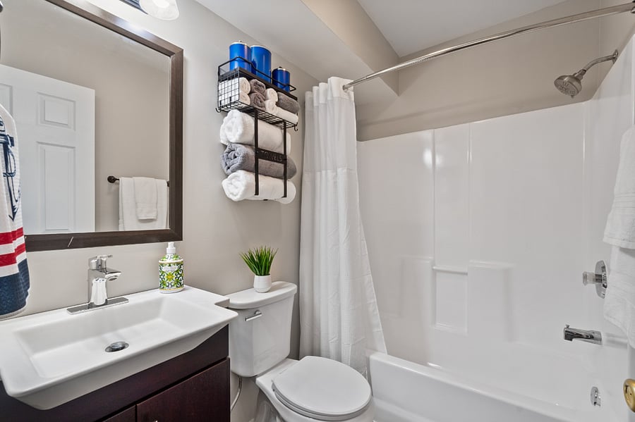 Main level full bathroom