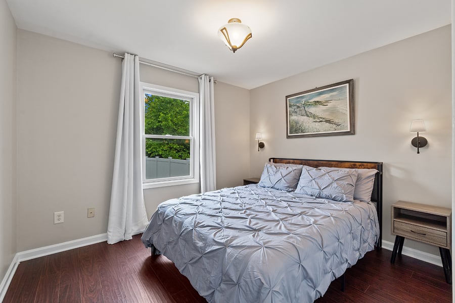 Bedroom with queen bed