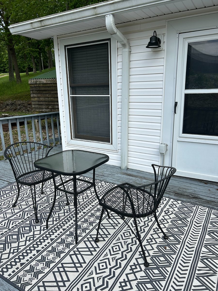 Deck and seating off of main bedroom


