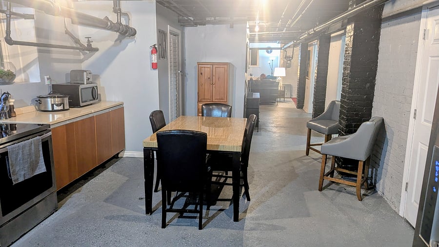 Kitchen/Dining Area