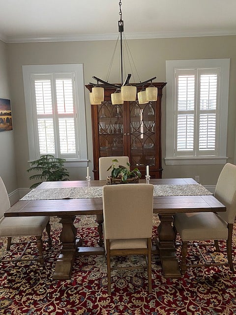 Feel free to use the dining to entertain friends.