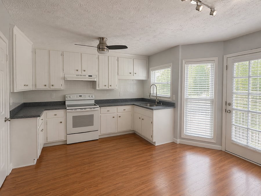 Open kitchen with generous space ready to be set up to your needs and your own rhythm.