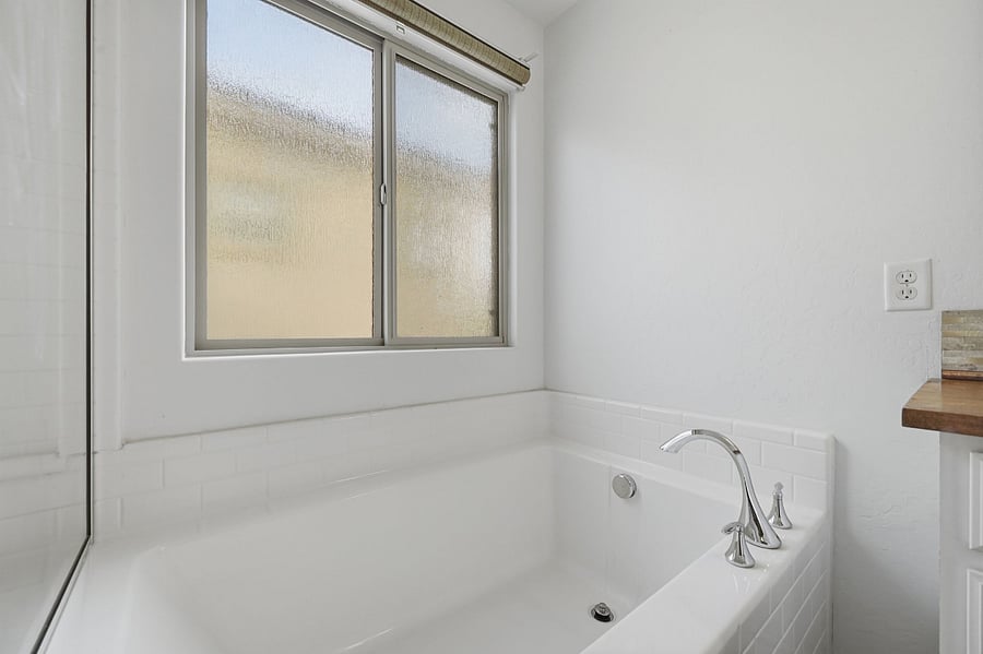 Master bathtub 