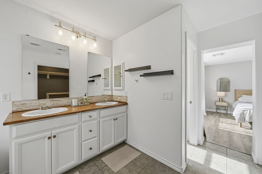 Master bathroom 