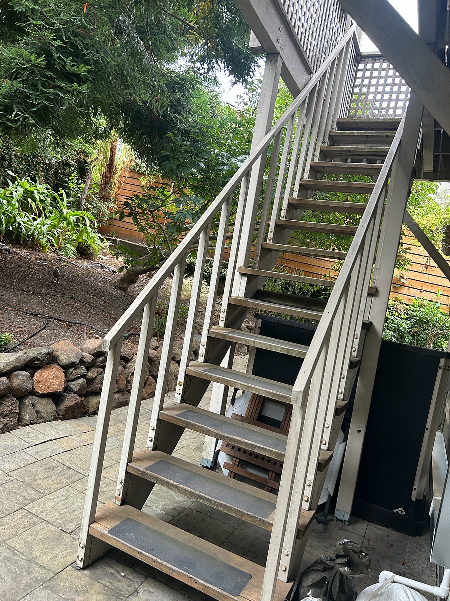 The stairs to the apartment.