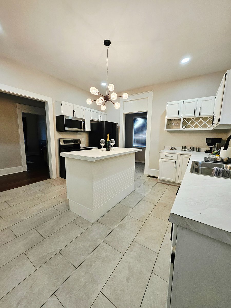 Full size kitchen 
