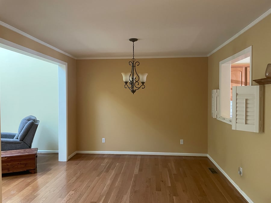 Dining Room, main Level (next to
The living room and kitchen) 