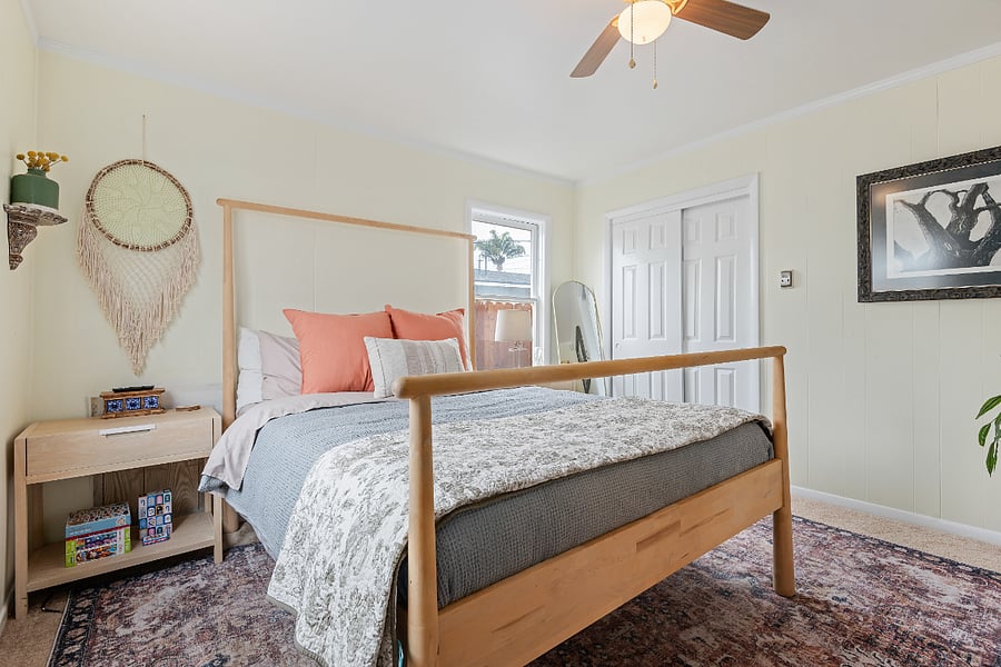 Queen size bed