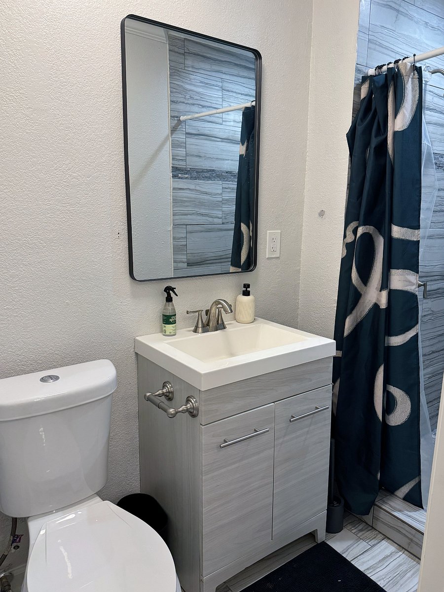 Ground Floor Full Bathroom 