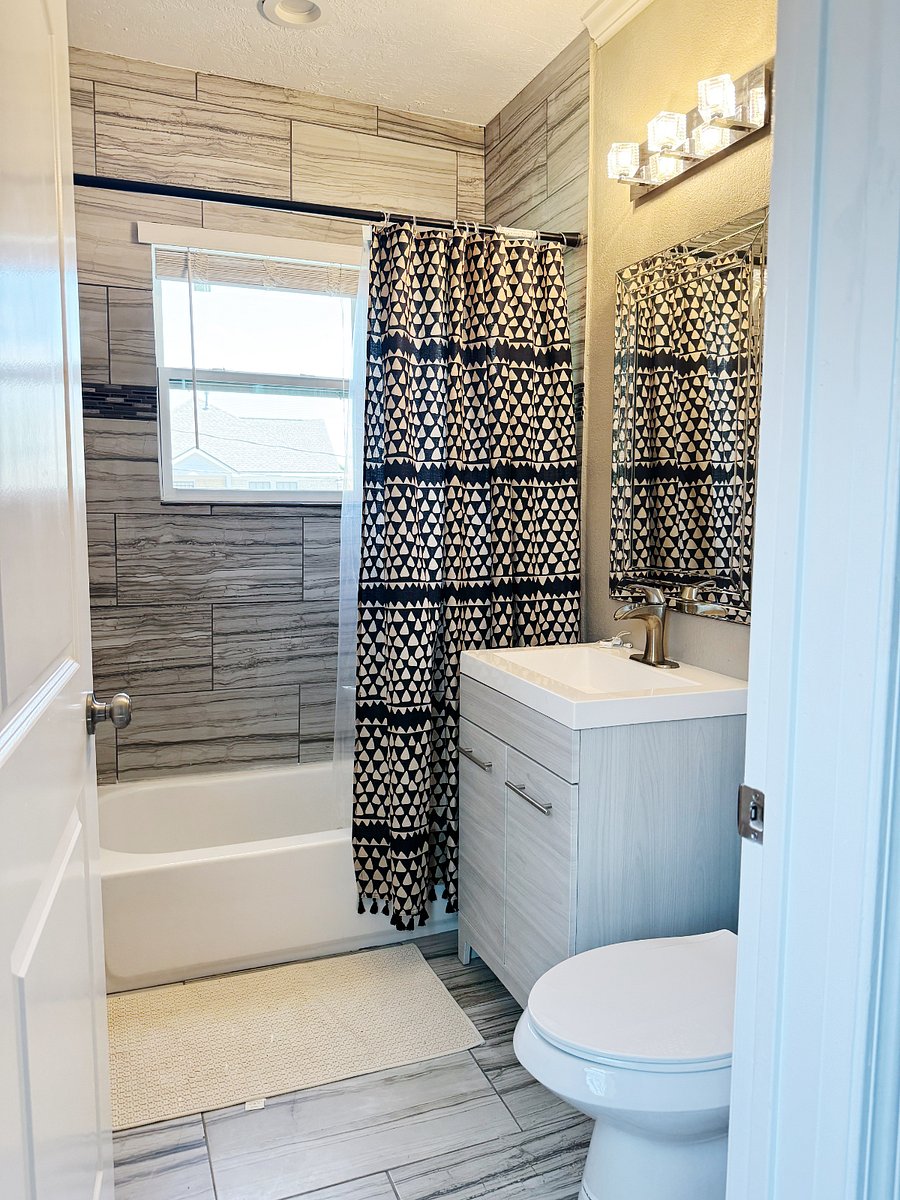 Additional Full-Size Bathroom