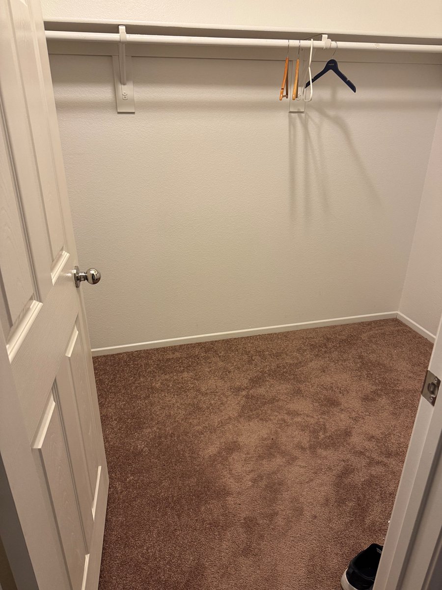 Walk in closet 