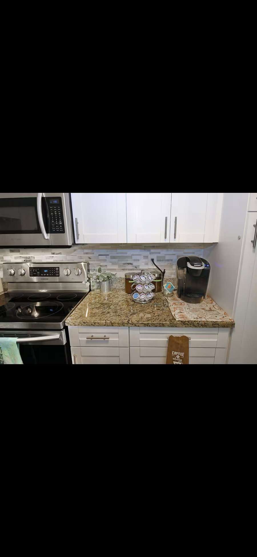 Coffee, decaf coffee and tea station.