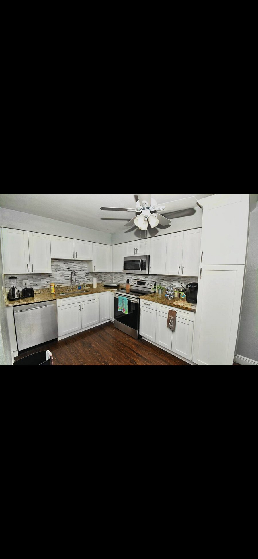 Newly remodeled full kitchen with new appliances. Cook at home or eat out at the variety of restaurants around Clearwater.