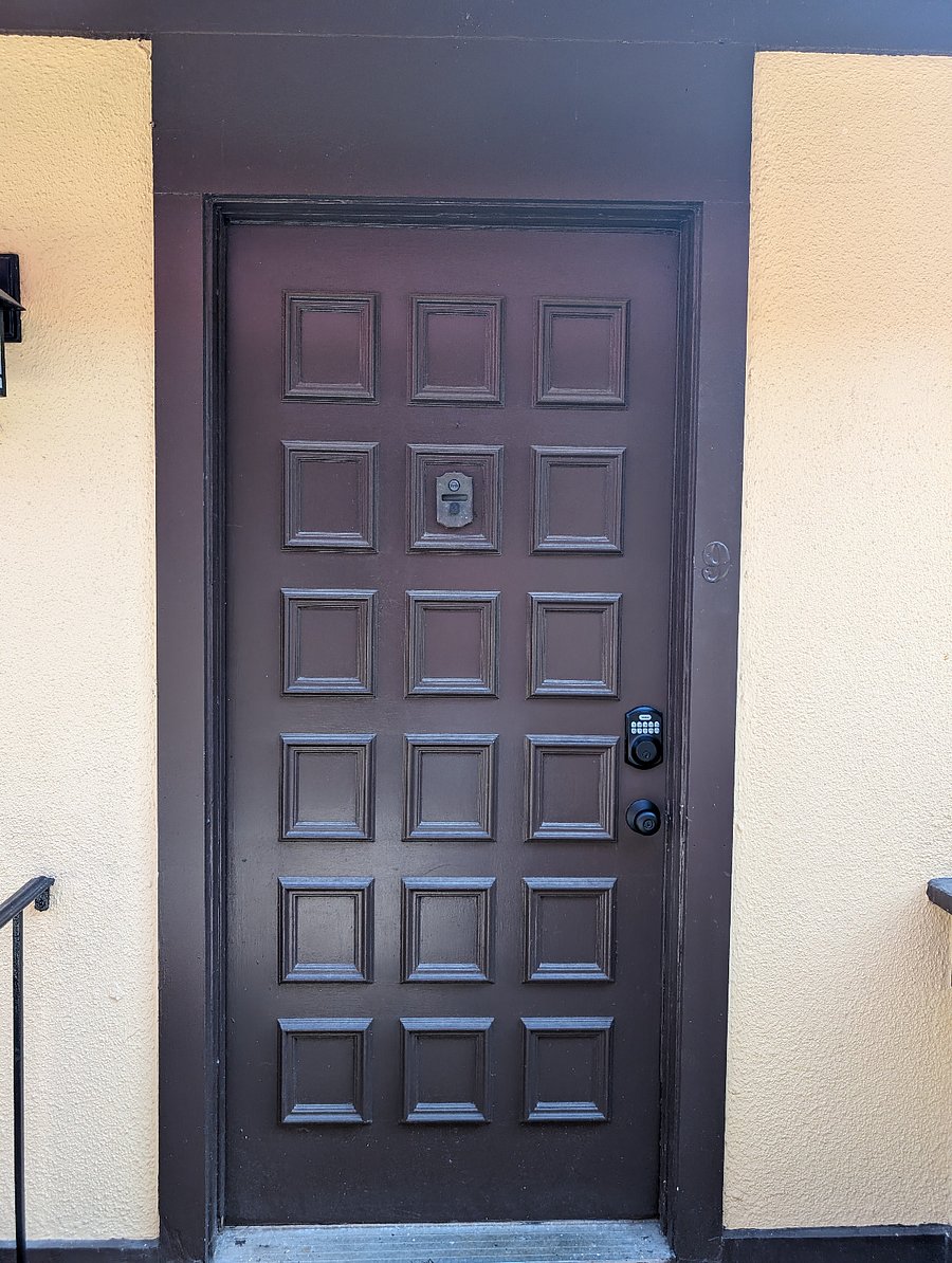 Entrance to Apt 9 in Villa 6