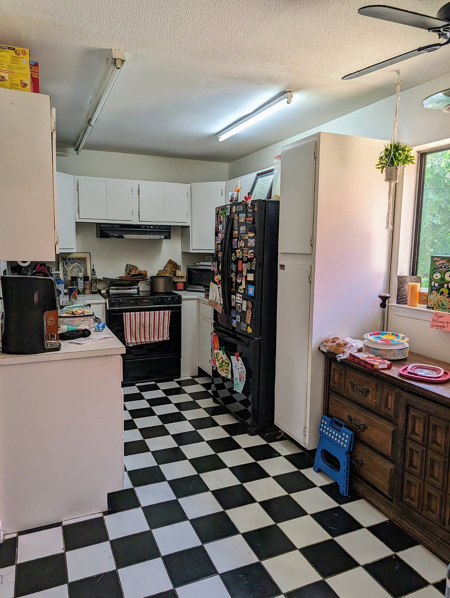 Shared full kitchen