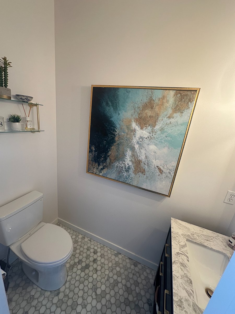 1/2 Bath in Mid Level