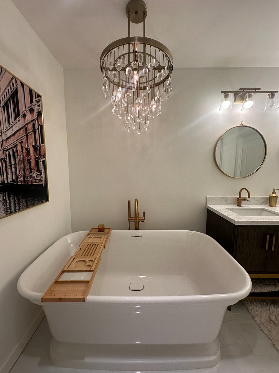 Primary Bathroom Tub