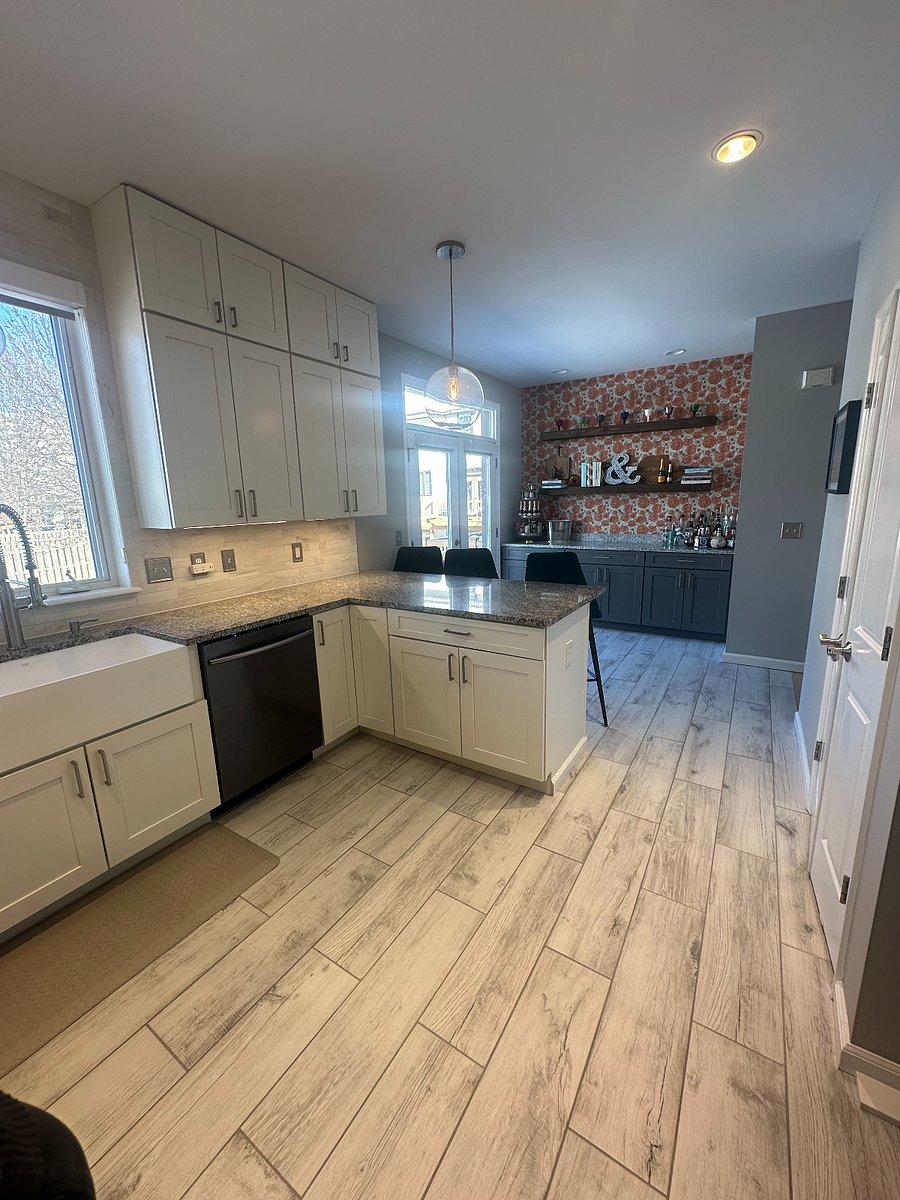 Kitchen and Buffet Bar