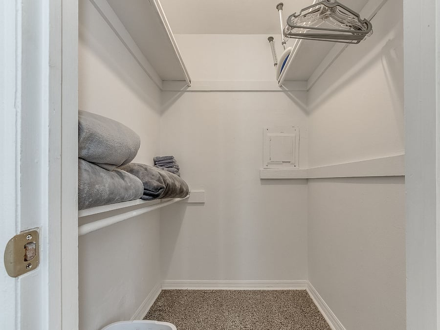Taipei Suite walk-in closet